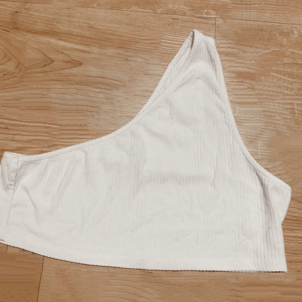 LF Emma and Sam White One Shoulder Crop Top - Picture 2 of 3
